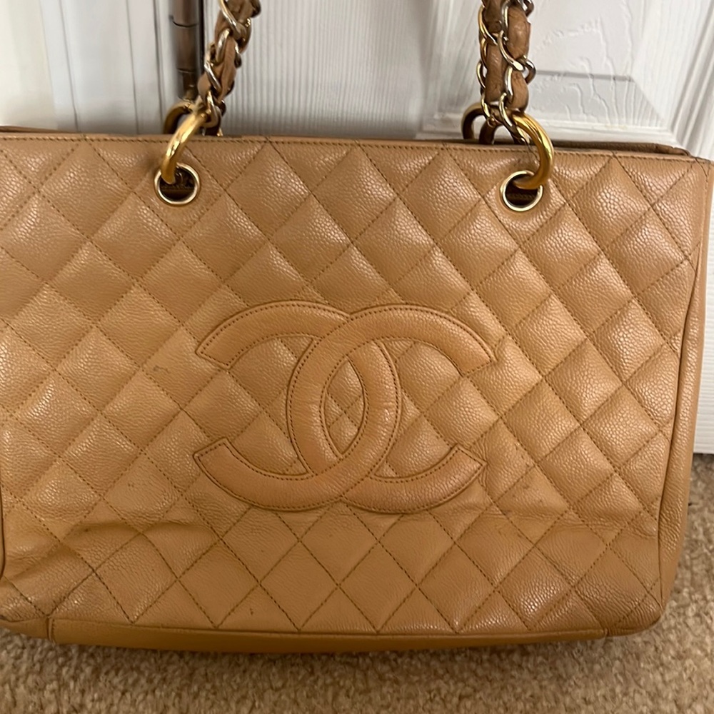 100% Authentic Chanel Caviar beige GST
